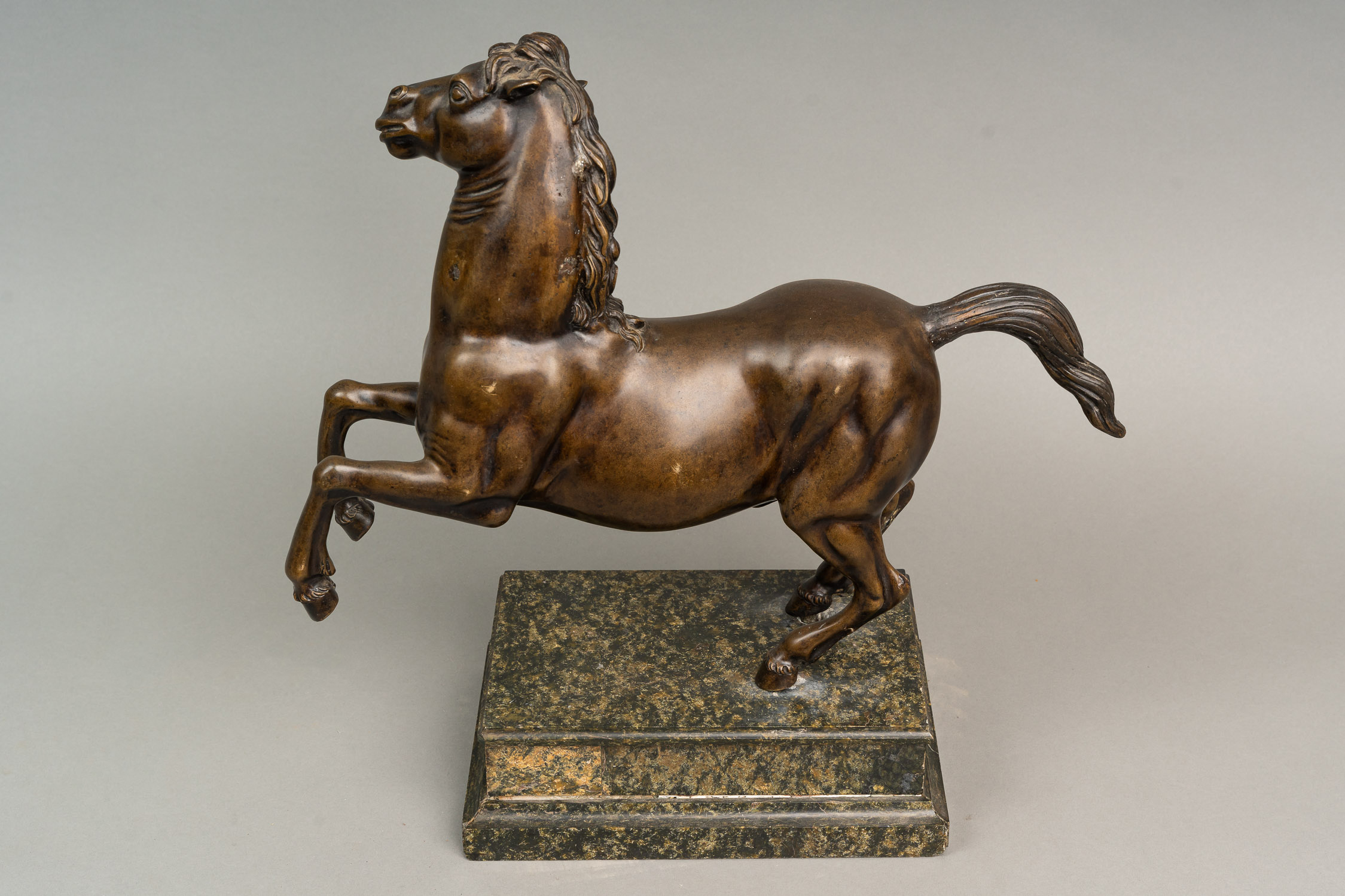 DEUTSCH AUCTIONEERS Lot030 in Detail DEUTSCH AUCTIONEERS Lot030 in Detail